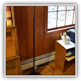 D40. Standing task lamp.