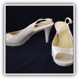 C22. Nine West buff heels