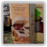K14. Williams-Sonoma William Sonoma Vegetable Chop and Measure. New in box. - $15