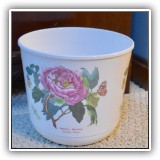 P37. Portmeirion plastic bin