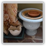 D74. Pots